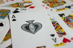 Во сне играть в карты с мужем ставки на события лотерей