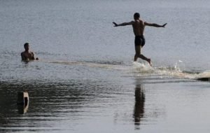 Картинки ноги в воде