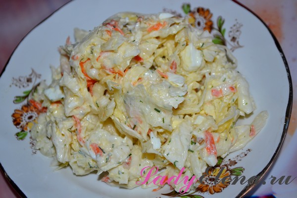 Фото рецепт капустного салата с яйцами