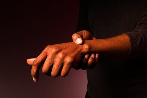 Как вылечить боль в кистях рук