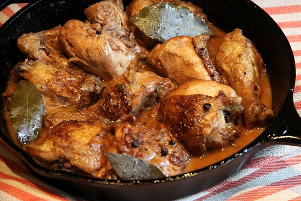 Курица в кефире на сковороде