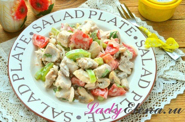 Салат с курицей и грибами - рецепт с фото
