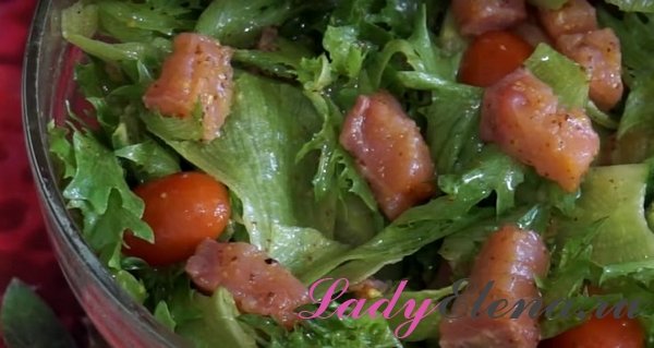 Салат из семги и свежих овощей 