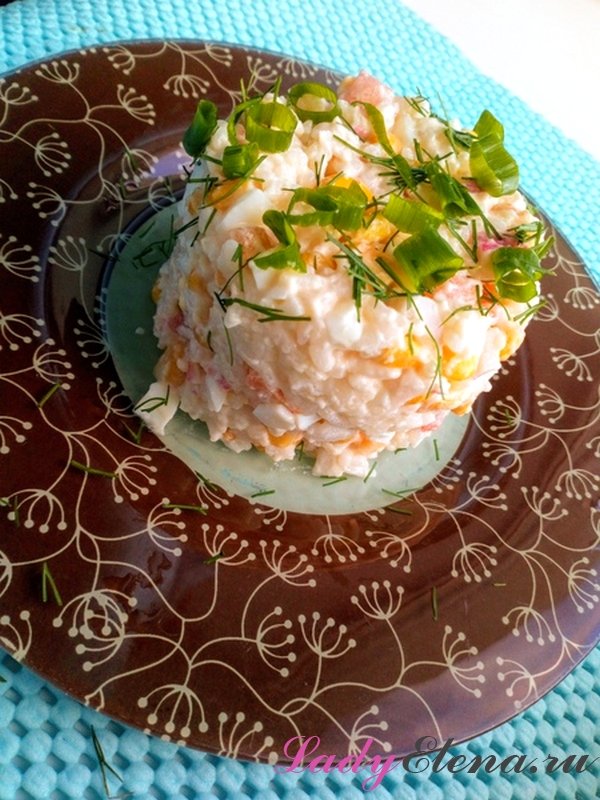 Крабовый салат с помидорами фото-рецепт