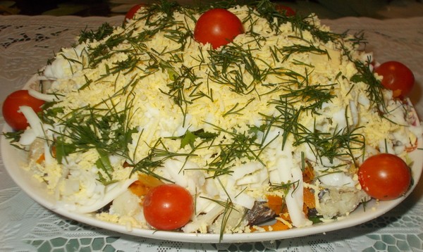 Рыбный салат с сыром
