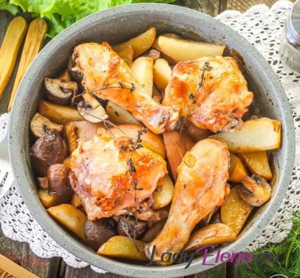 Картошка, курица и грибы в духовке