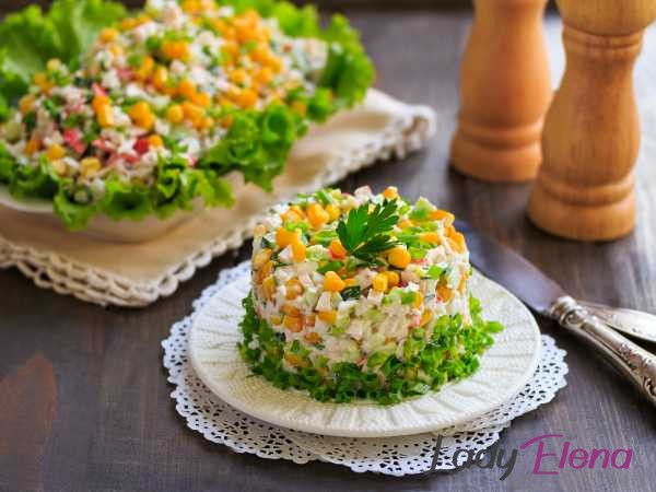 Крабовый салат с кукурузой и яйцом