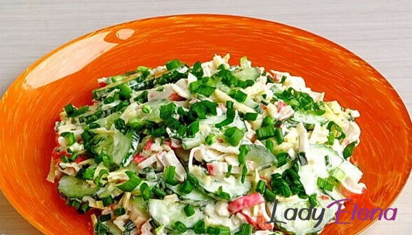 Крабовый салат с зеленым луком
