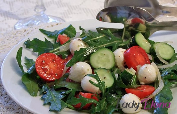 Овощной салат с руколой 