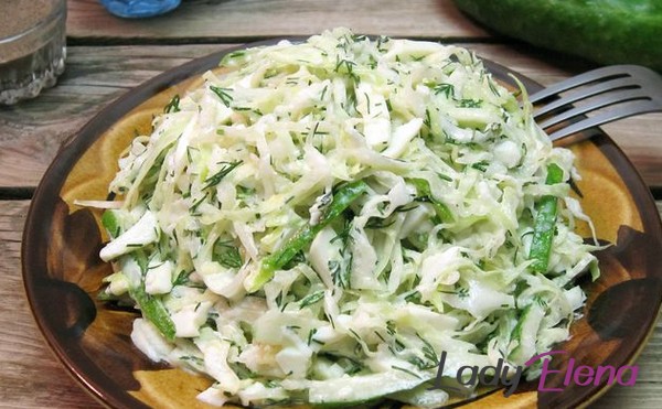 Простой салат из капусты с яйцом 