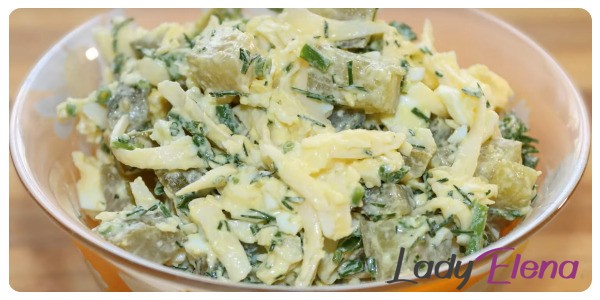 Салат с огурцами, яйцом и сыром