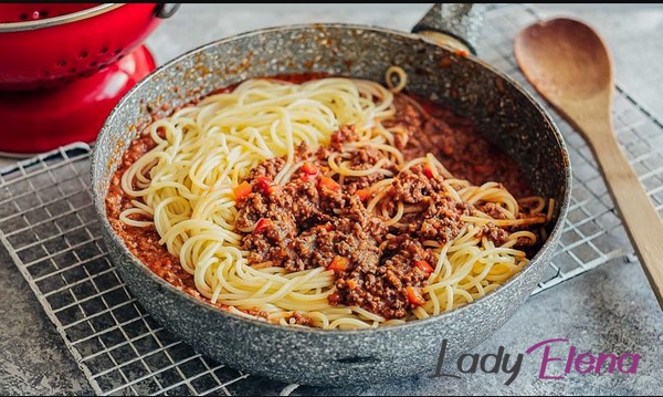 Спагетти с соусом болоньезе 