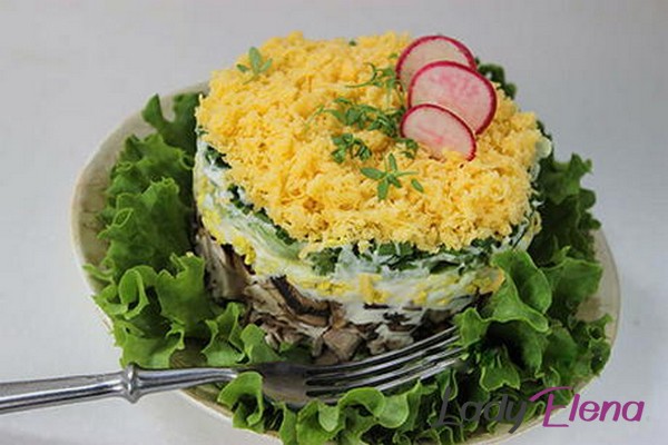 Сленый салат с курицей, грибами и сыром